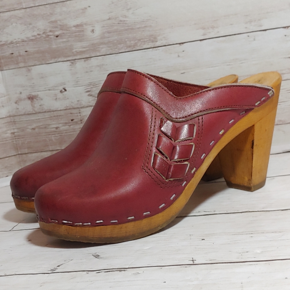 Vintage burgundy clog heels